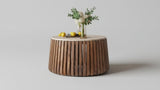 LUUK – Table basse ronde en bois de manguier effet travertin – 70 cm